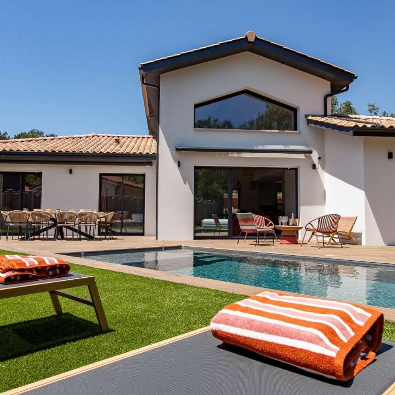 Villa La Parenthese avec piscine chauffee et climatisation - Villa - 11