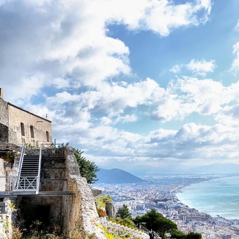 SinerHouse Salerno - Appartamento con 2 Camere da Letto e Balcone - 15