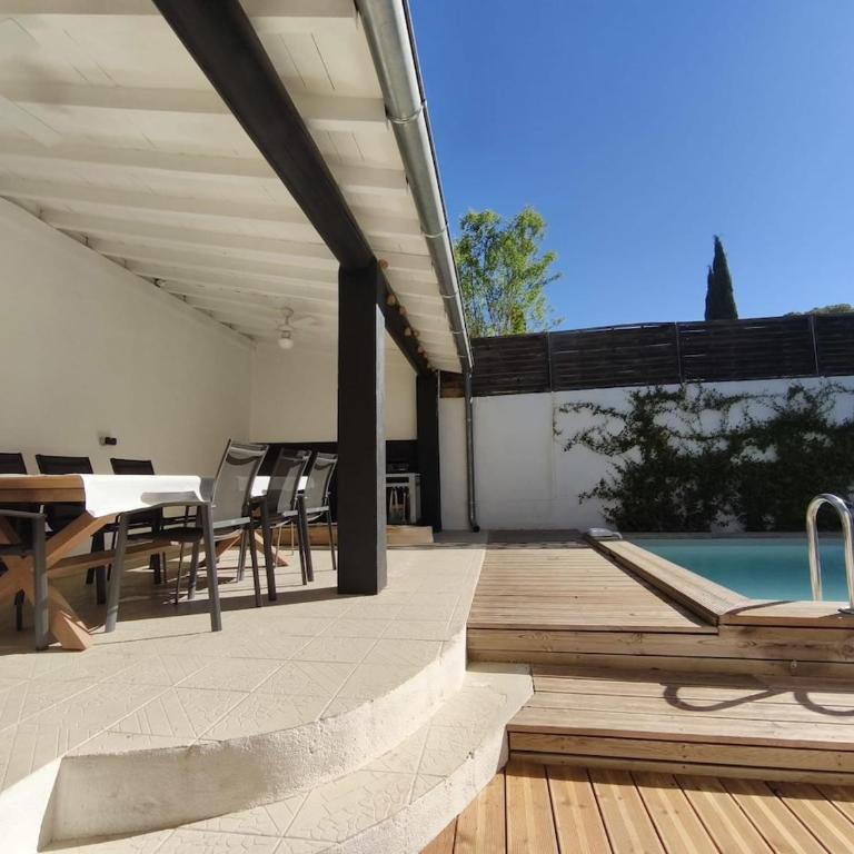 Maison familiale, piscine, clim, quartier calme - Villa - 13