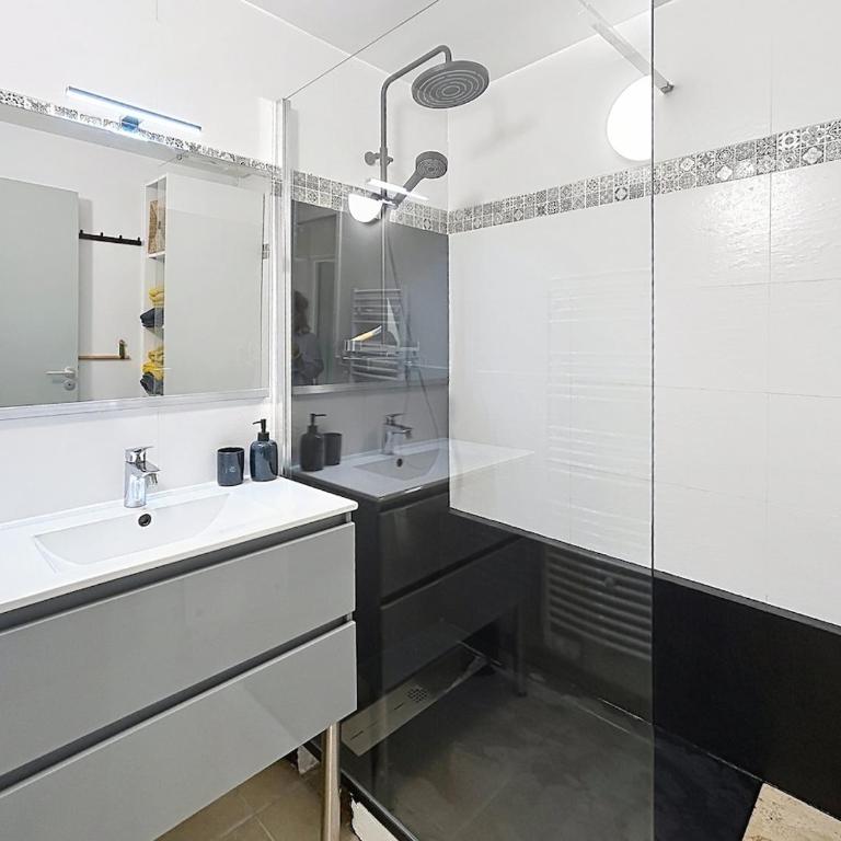 Maison familiale, piscine, clim, quartier calme - Villa - 30