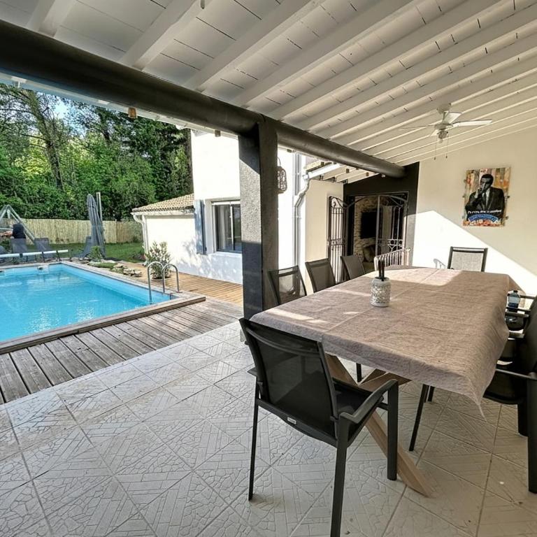 Maison familiale, piscine, clim, quartier calme - Villa - 6