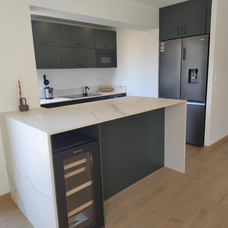 Renovated duplex, balcony, parking, 200m Lac d'Annecy - Apartamento de 4 dormitorios con balcón - 10