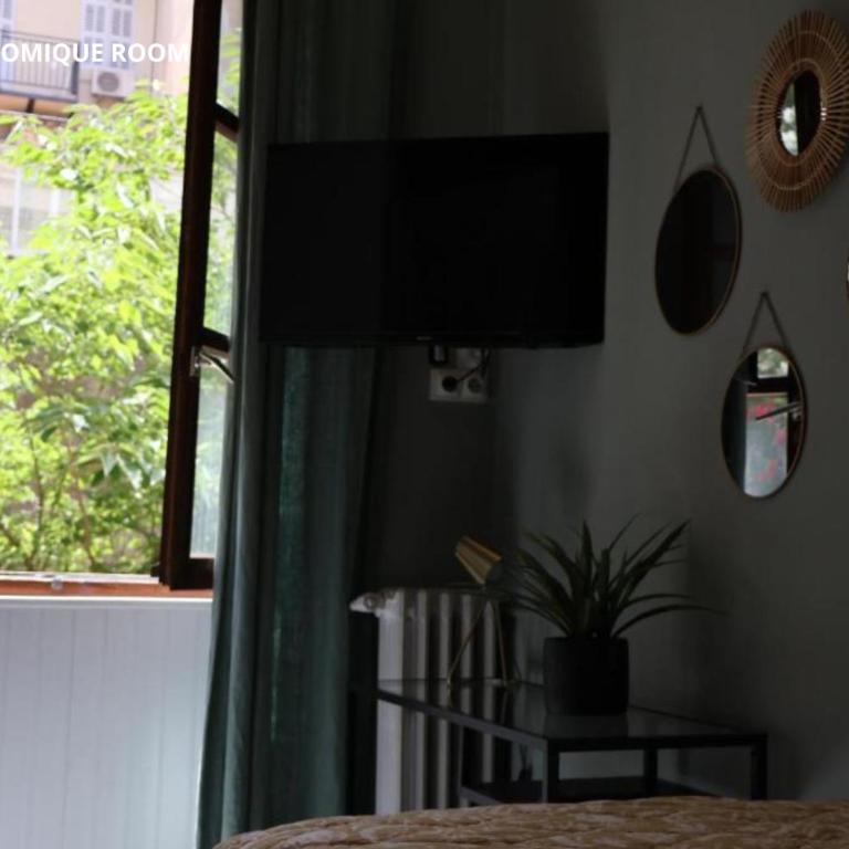 Boutique Hôtel Azur - Budget Single Room - 9