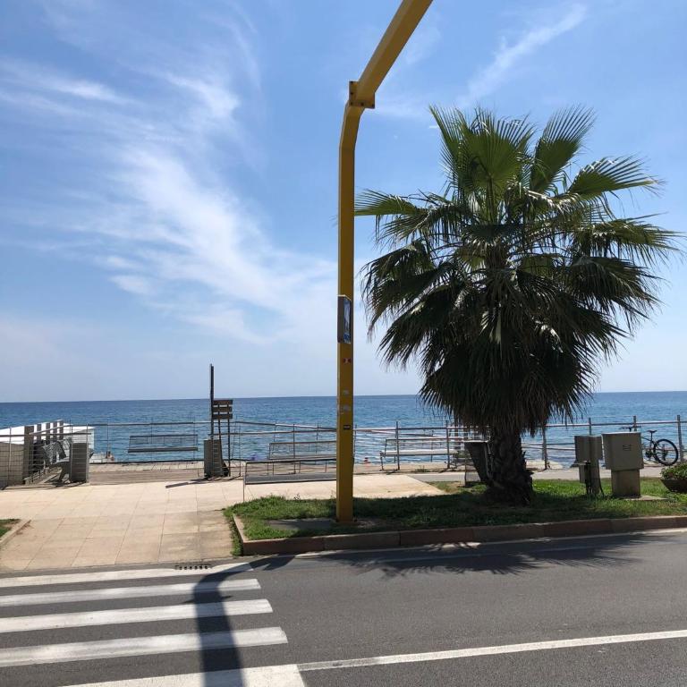 Savona Fornaci Beach 2 min Mare Parking 2 min Wi-Fi AC e Balcone - One-Bedroom Apartment - 24