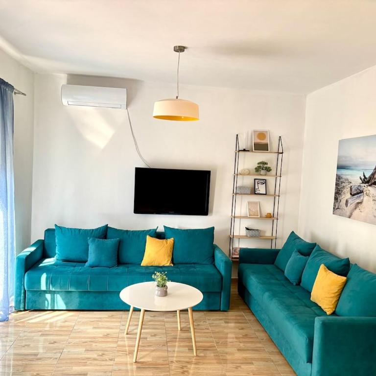Dulcigno Beach House - 2 Bedroom and Private Garden - Two-Bedroom House - 7