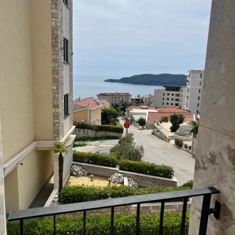 apartment with 2 bedrooms and 2 bathrooms, 90 m2 - Two-Bedroom Apartment - 5