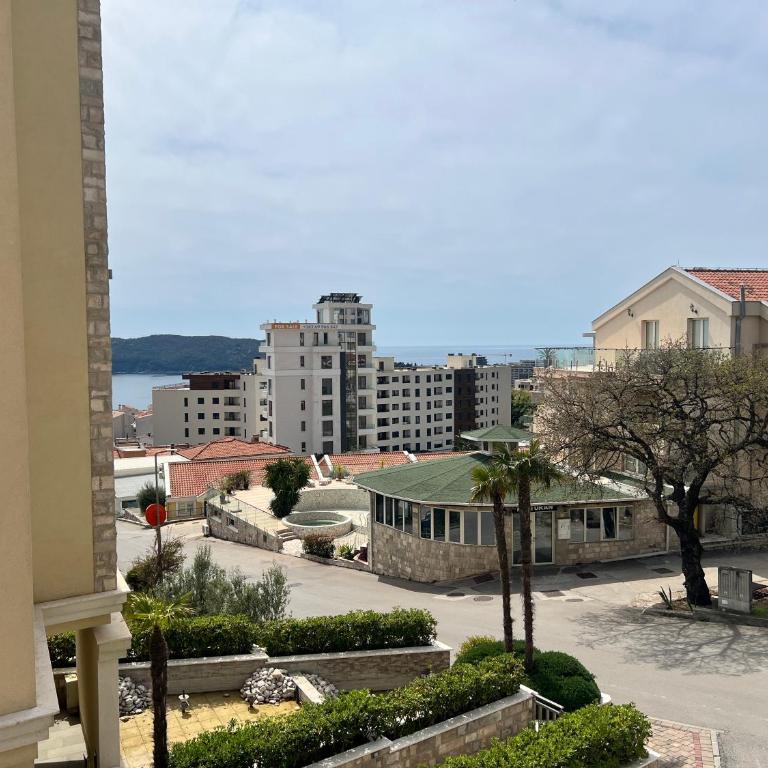 apartment with 2 bedrooms and 2 bathrooms, 90 m2 - Two-Bedroom Apartment - 10