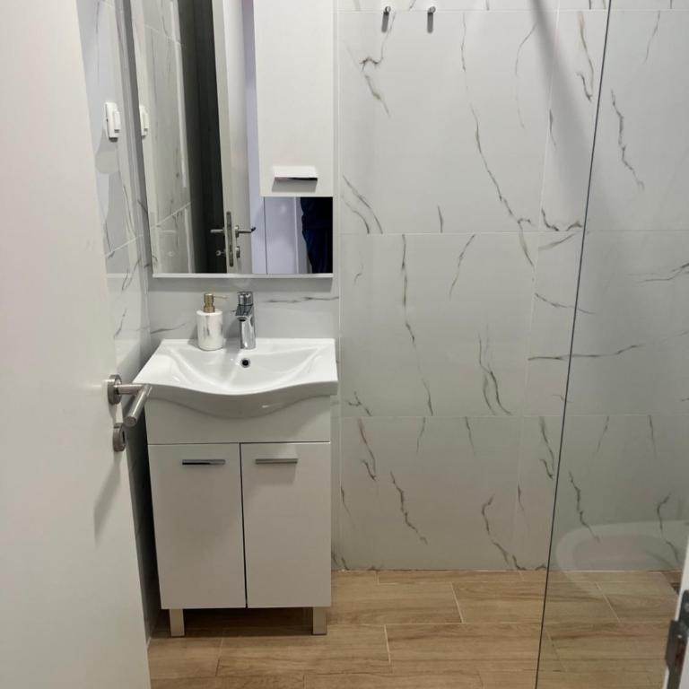 apartment with 2 bedrooms and 2 bathrooms, 90 m2 - Two-Bedroom Apartment - 30