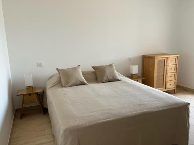 Appartement T3 à 50 mètres de la plage, vue exceptionnelle - Two-Bedroom Apartment - 12