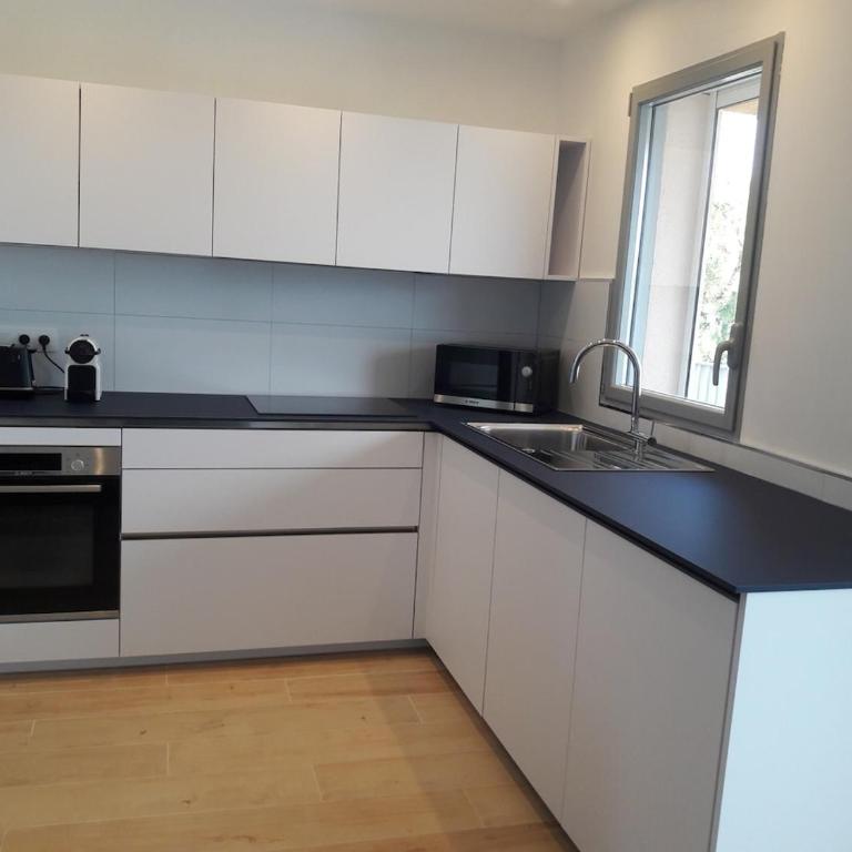 Appartement T3 à 50 mètres de la plage, vue exceptionnelle - Two-Bedroom Apartment - 11