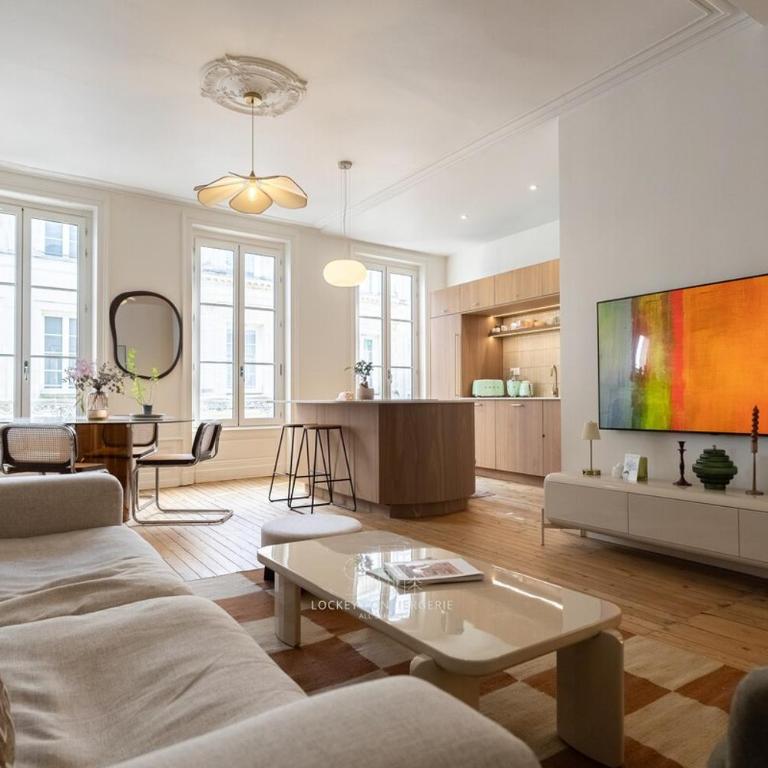 Élégance haussmannienne au cœur du Vieux-Port - Appartement - 58