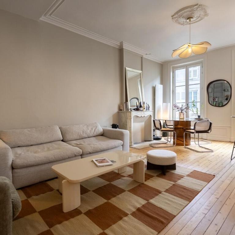 Élégance haussmannienne au cœur du Vieux-Port - Appartement - 54