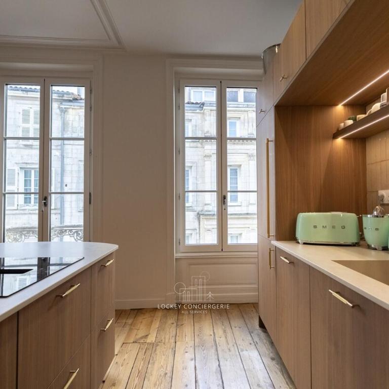 Élégance haussmannienne au cœur du Vieux-Port - Appartement - 52