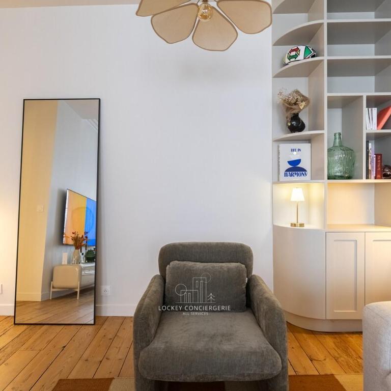 Élégance haussmannienne au cœur du Vieux-Port - Appartement - 59