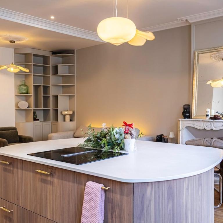 Élégance haussmannienne au cœur du Vieux-Port - Appartement - 40