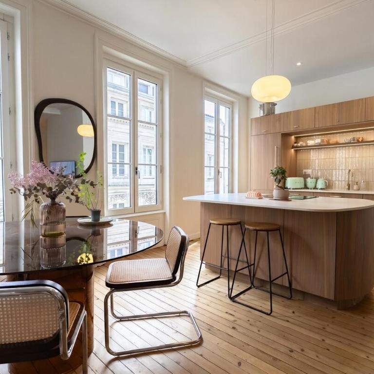 Élégance haussmannienne au cœur du Vieux-Port - Appartement - 4