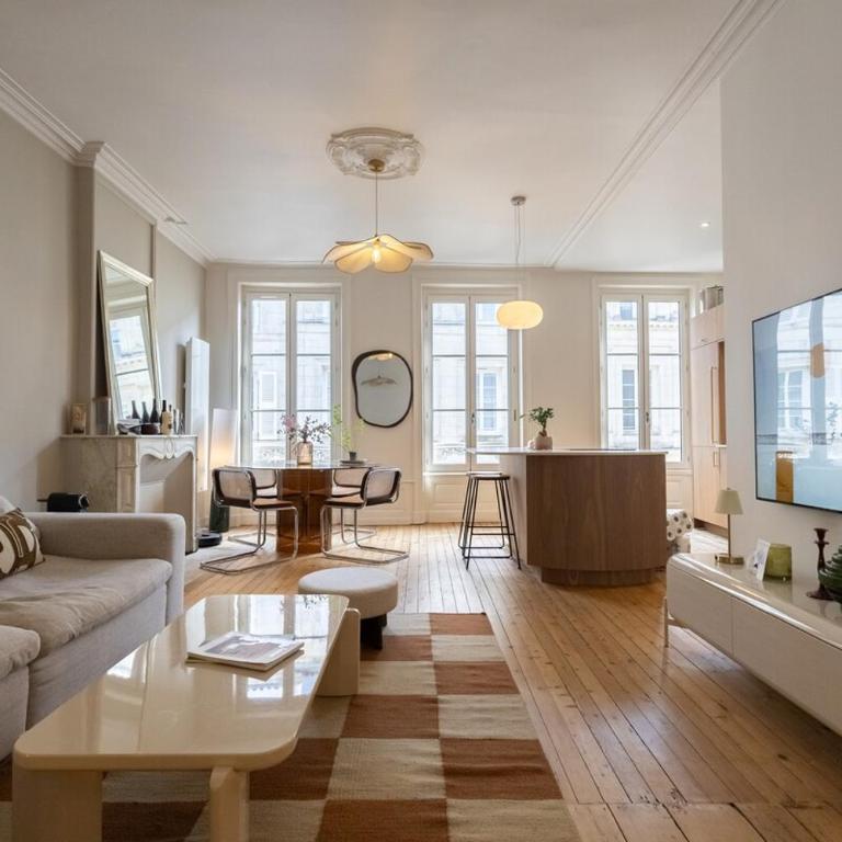 Élégance haussmannienne au cœur du Vieux-Port - Appartement - 53