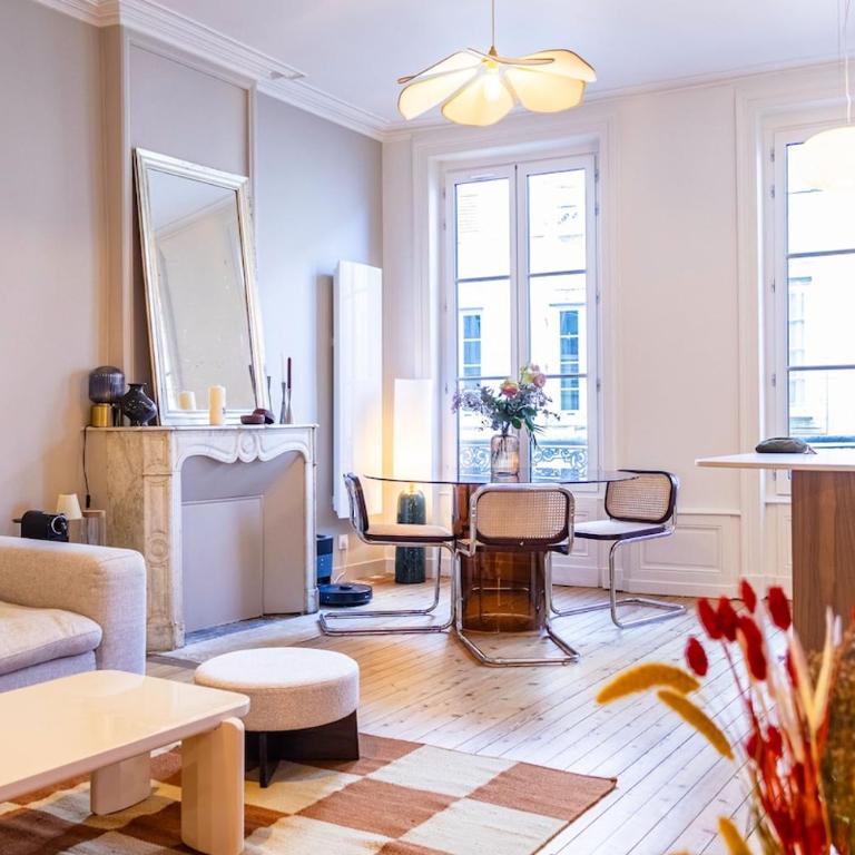 Élégance haussmannienne au cœur du Vieux-Port - Appartement - 6
