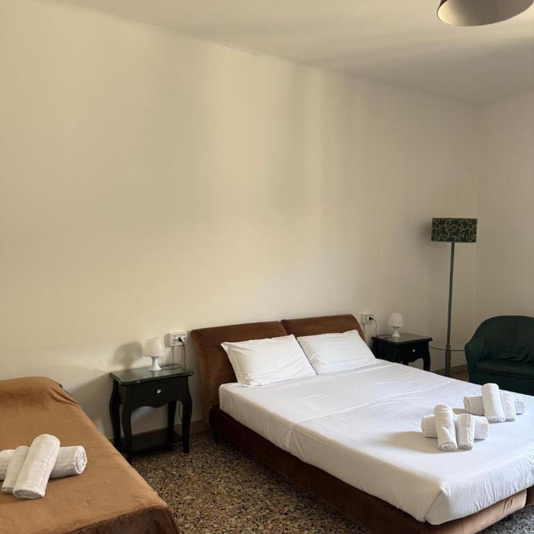 Hotel Montreal - Two-Bedroom Standard Apartment - Separate Building - 2
