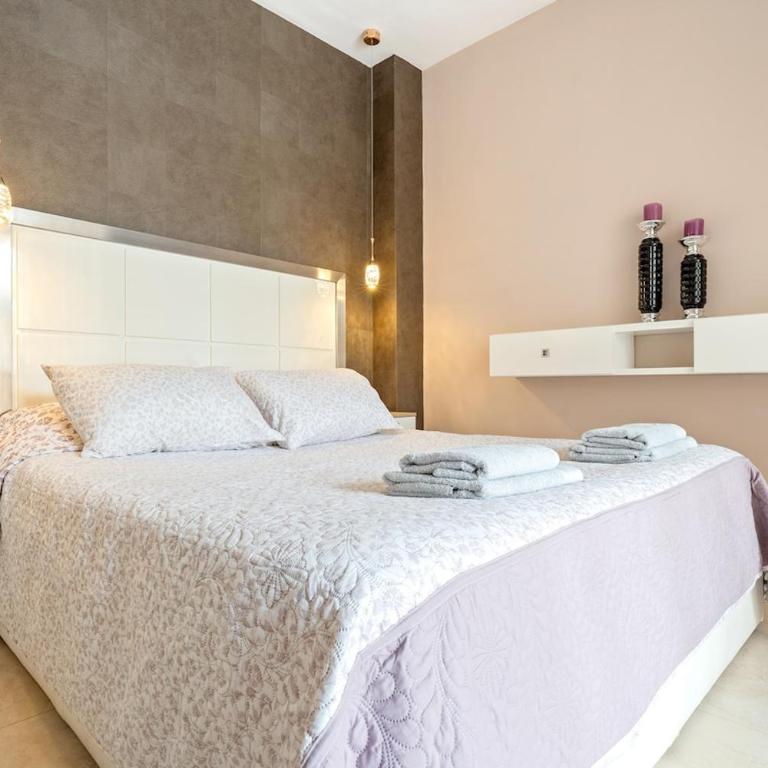 Family apartment with big terrace - Three-Bedroom Apartment - 2