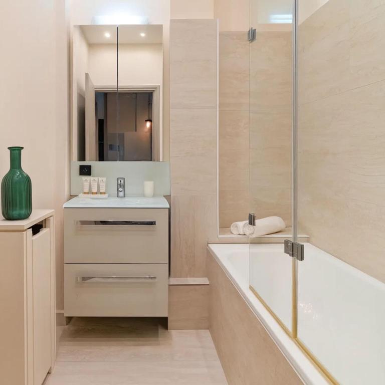 Eiffel Tower - Premium apartment with balcony and lift for 4 - Appartement - 24