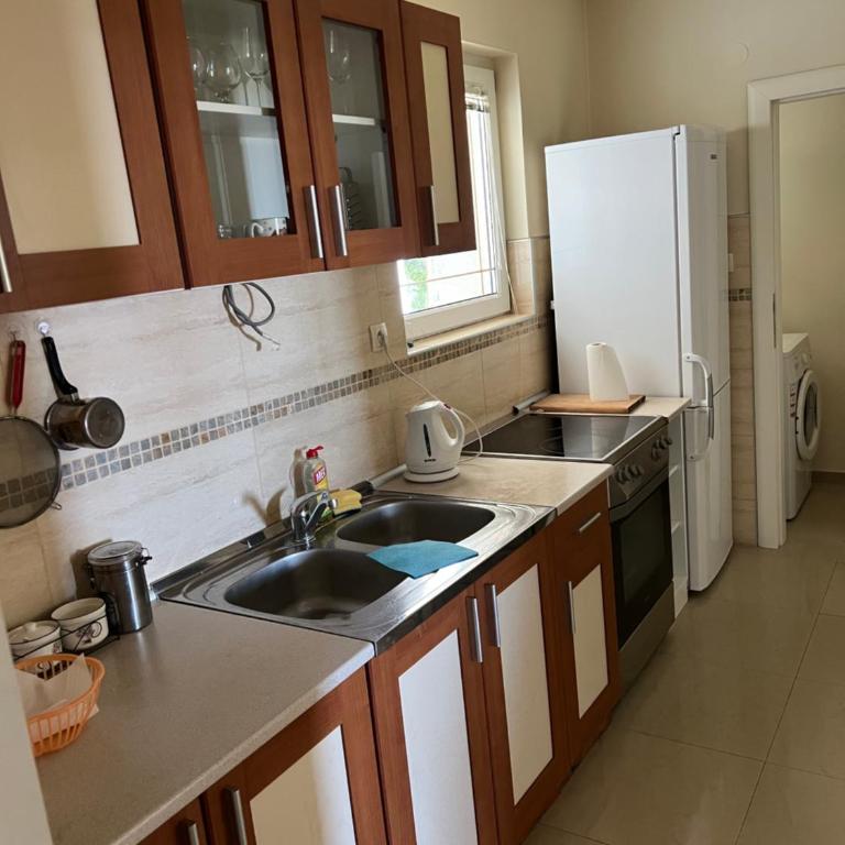 Kuća za izdavanje - Haus mit 2 Schlafzimmern - 12