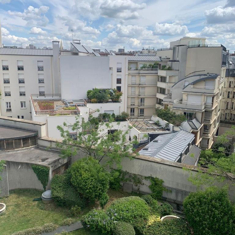 Quiet & bright apartment - République - One-Bedroom Apartment - 11