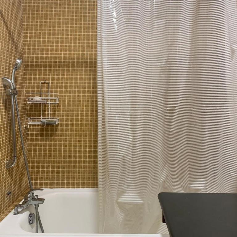 Quiet & bright apartment - République - One-Bedroom Apartment - 12