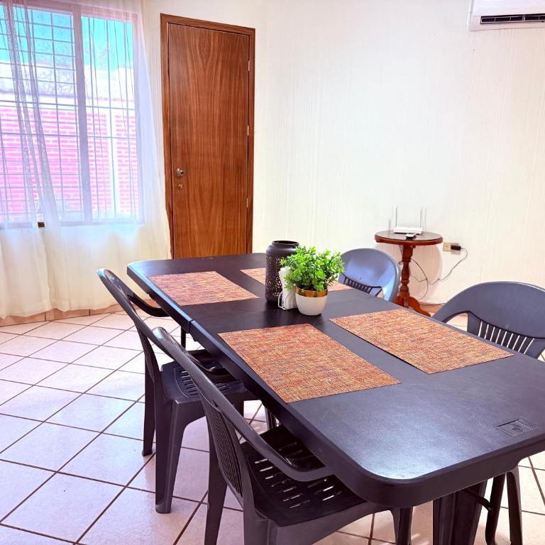 Casa Baraka, Casa Vacacional en Mazatlán cerca de Malecón, Centro Histórico y Playa - Three-Bedroom Townhouse - 13
