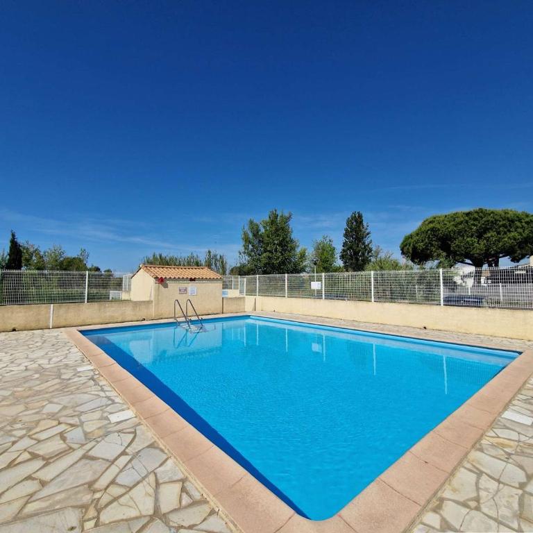 Appartement avec piscine et parking, proche des commerces - FR-1-387-189 - Apartamento - 1
