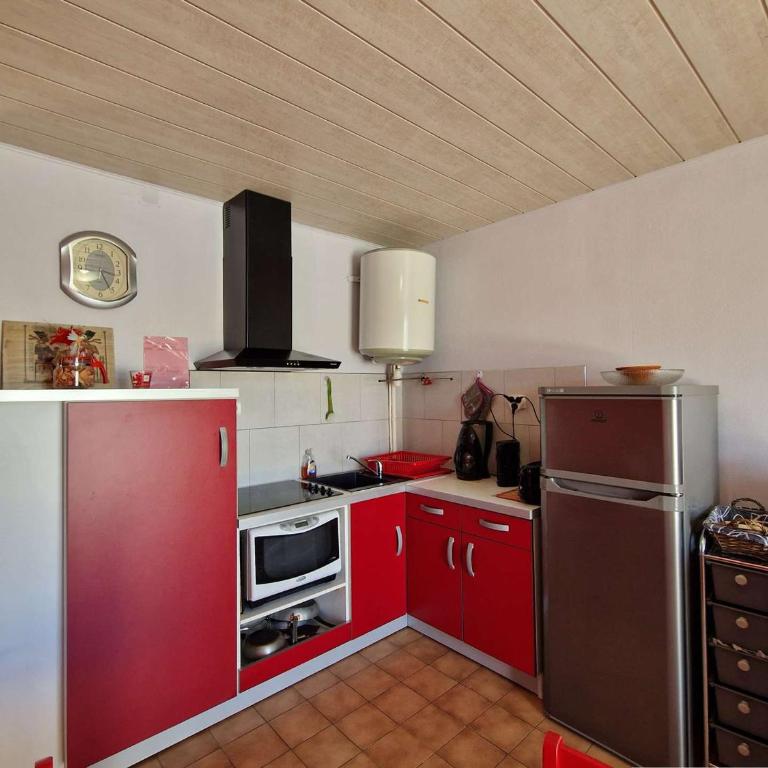 Appartement 6 pers, terrasse, à 2 pas de plage et commerces, parking, option Internet - FR-1-387-153 - Appartement (6 Adultes) - 12