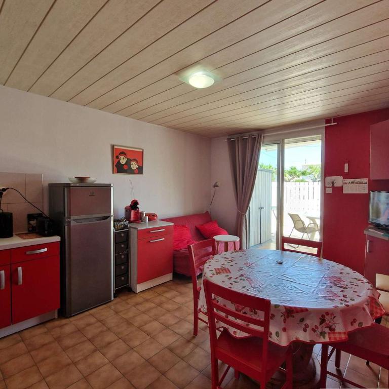 Appartement 6 pers, terrasse, à 2 pas de plage et commerces, parking, option Internet - FR-1-387-153 - Appartement (6 Adultes) - 13