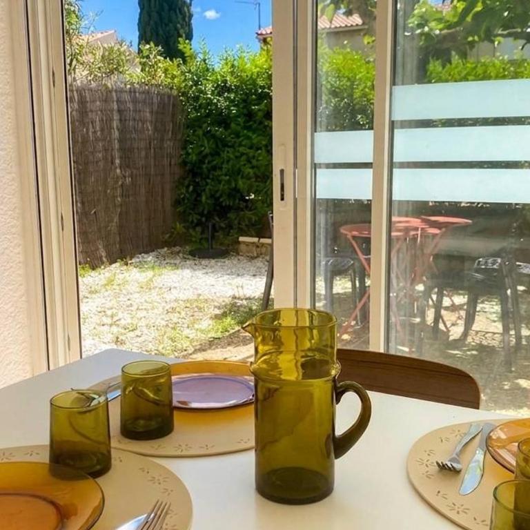 Charmant T2 avec Jardinet, Parking Privé, à 150m de la Plage – Sud, 4 Pers. - FR-1-701-68 - Apartment - 5