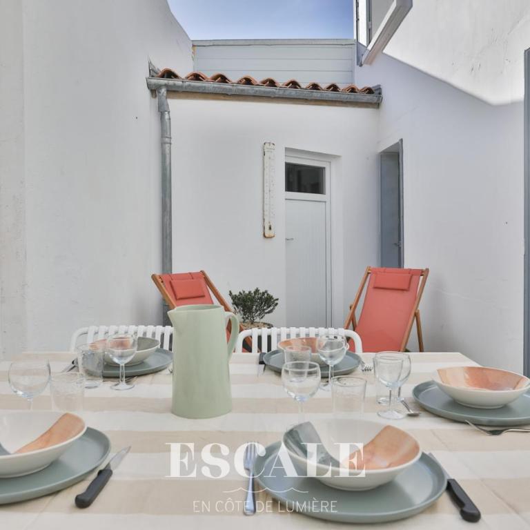 Charmante maison sablaise avec terrasse plage & centre-ville à pied - Maison de Vacances - 27