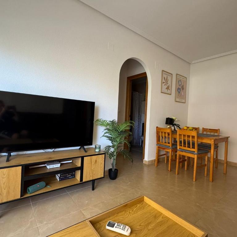 Cozy Perseo Apartment in Torrevieja - Apartment mit 2 Schlafzimmern - 2