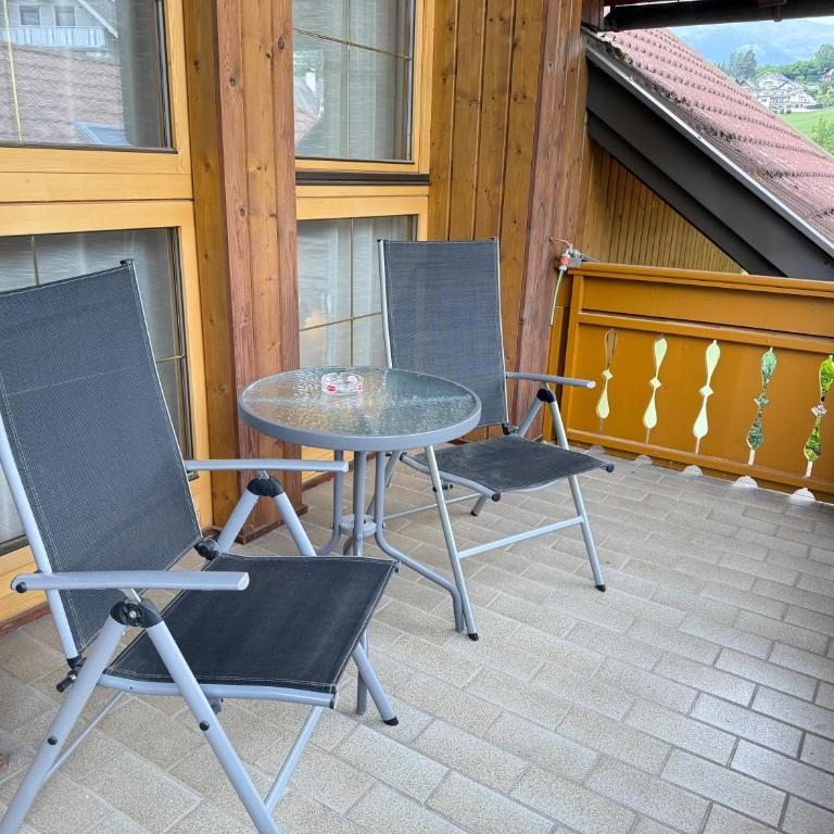 Haus Seerose - Zimmer mit Queensize-Bett und Balkon - 2