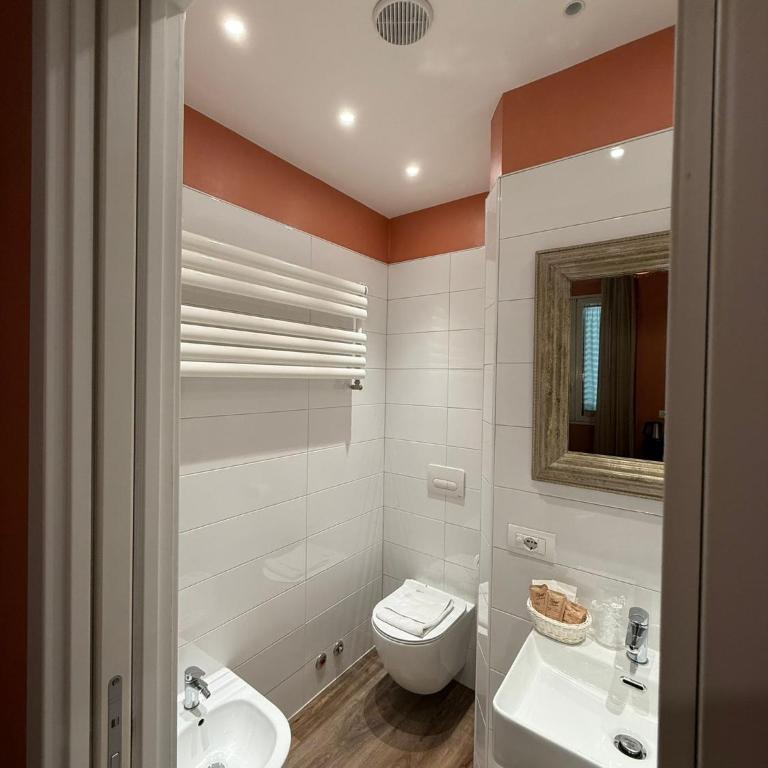 Hotel Montreal - Small Double Room - 4