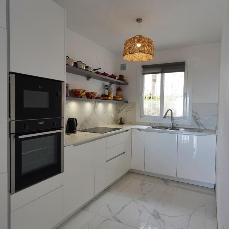 R1360 Alhama 54 - Three-Bedroom Apartment with Sea View - 9