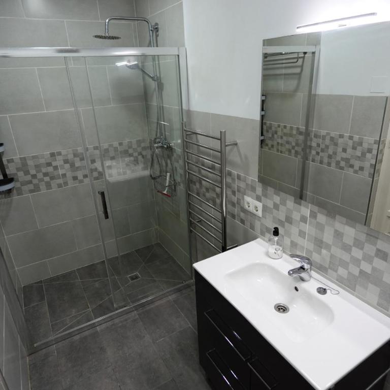 R1360 Alhama 54 - Three-Bedroom Apartment with Sea View - 24