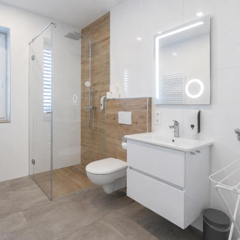 Amaria Downtown Aparthotel Villach - Deluxe Apartment mit Balkon - 14