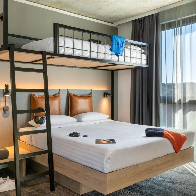 Moxy Wuerzburg - Moxy Schlafsofa für drei Personen - 1