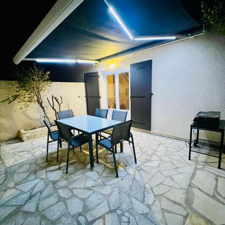 Maison avec Parking - Patio - 4 Personnes - Proche Plage et Wifi - Haus mit 2 Schlafzimmern - 3