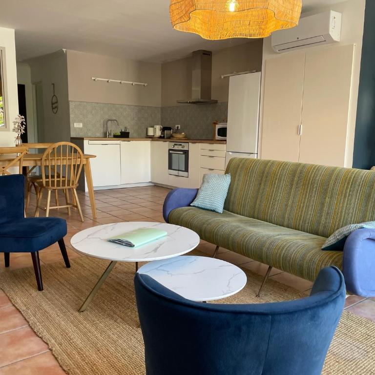 Jolie maison de ville, parking et jardin privés - Casa con 2 Camere da Letto - 2