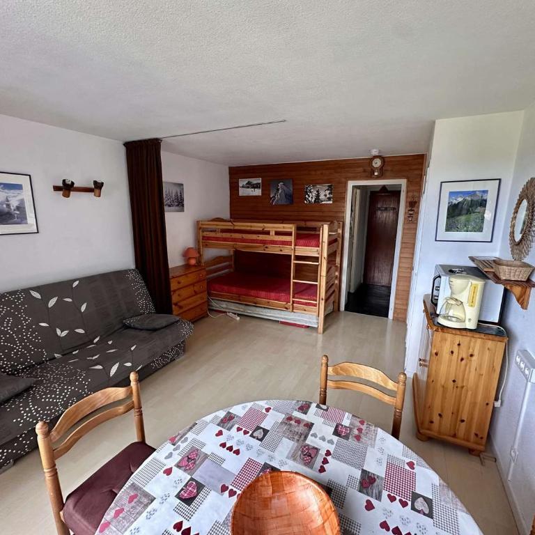 Studio 4 pers au centre, proche pistes et commerces, parking, ski, ascenseur - FR-1-572-185 - Studio - 2