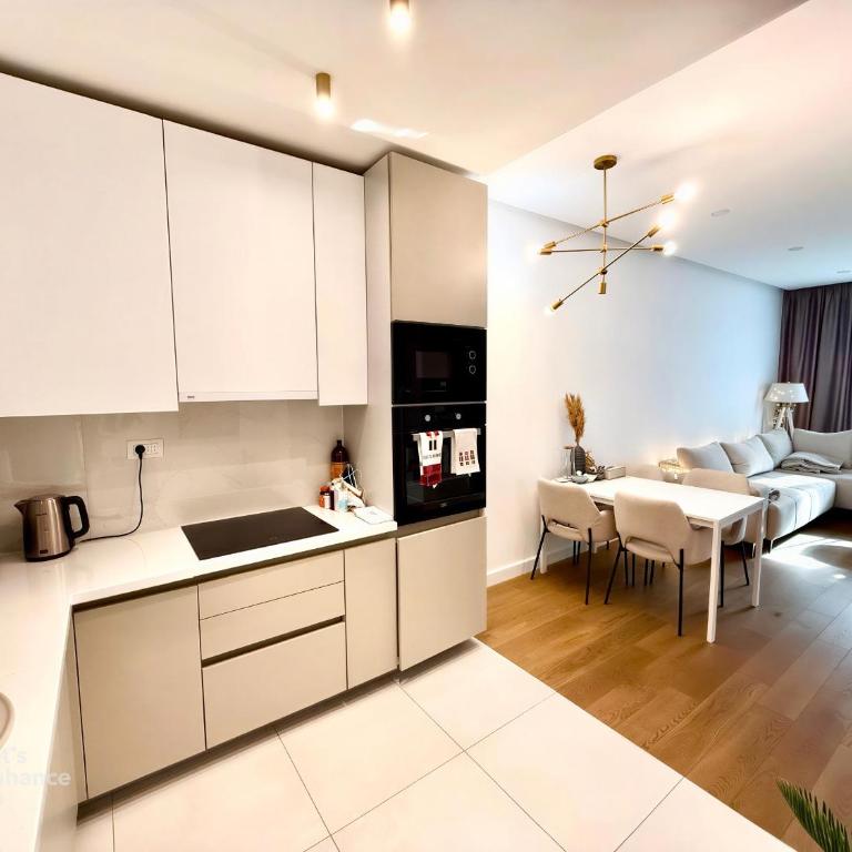 Soho Sea View - One-Bedroom Apartment with Balcony and Sea View - 1