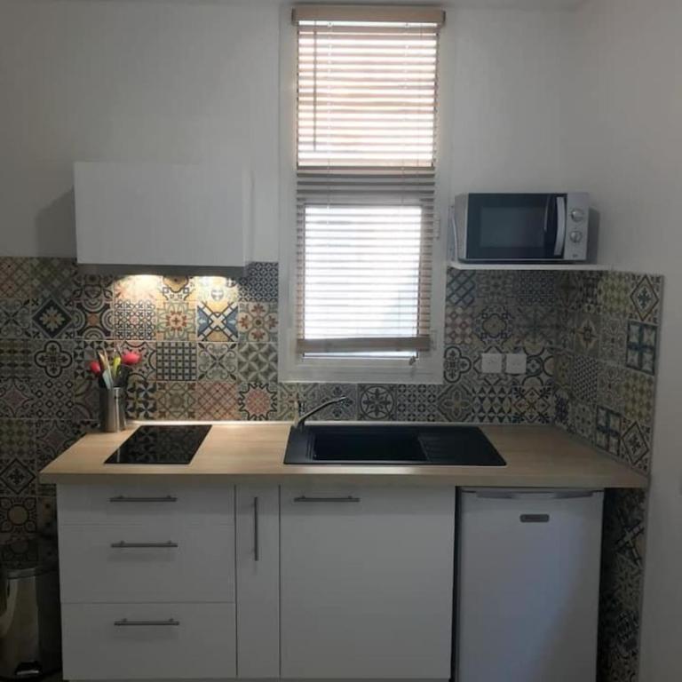 Quiet Studio For 2 Near Palais Des Papes - Studio - 4