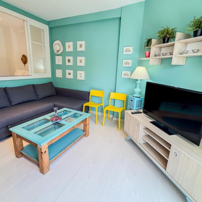 Skol 225 - Beachfront studio in Marbella - Terrace & Pool - Apartamento Estudio con balcón - 1