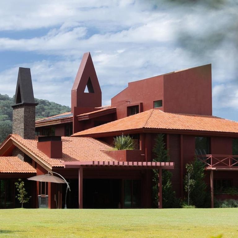 Quinta Abadía, Entire Mansion in la Primavera near Estadio Akron - One-Bedroom House - 1