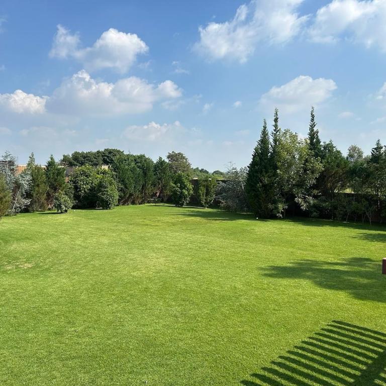 Quinta Abadía, Entire Mansion in la Primavera near Estadio Akron - One-Bedroom House - 8