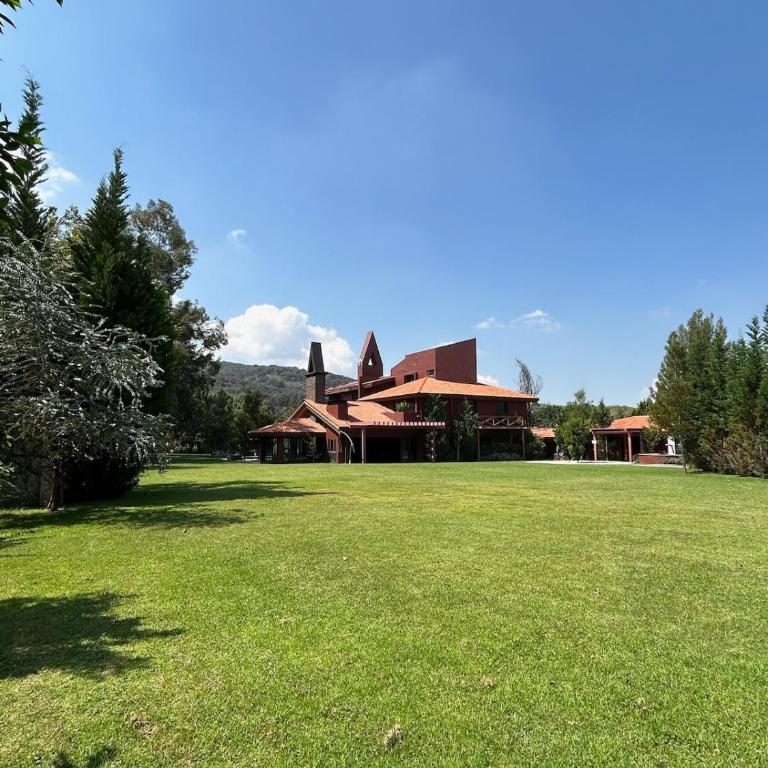 Quinta Abadía, Entire Mansion in la Primavera near Estadio Akron - One-Bedroom House - 19